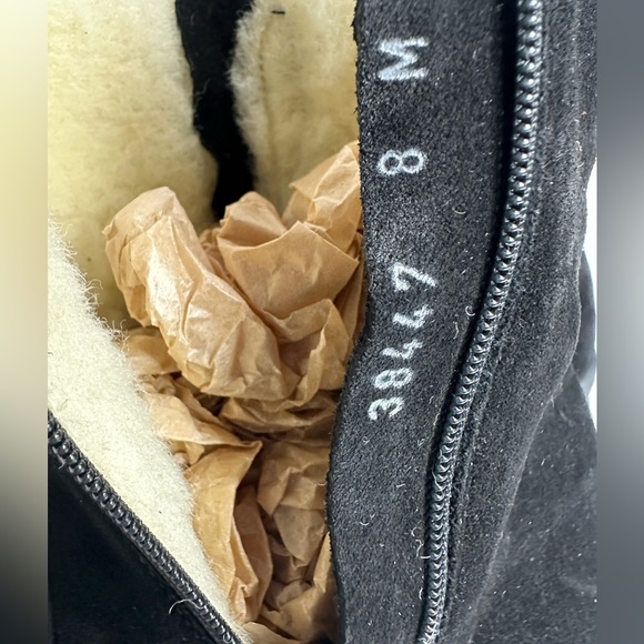 La Canadienne Amy Women's waterproof
Shearling -Lined Suede Booties - Picture 8 of 13